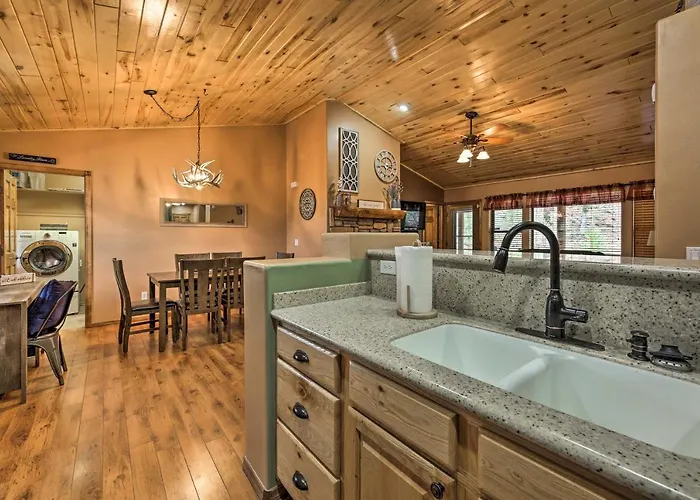 3 Mi To Fool Hollow Lake: Cozy W/ Deck Holiday home *